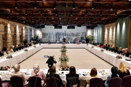 First Lady Erdoğan traf sich mit Freiwilligen der Zivilgesellschaft