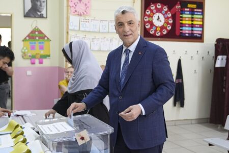 Handelsminister Ömer Bolat ist an der Wahl: Er hat seine Stimme in Istanbul abgegeben