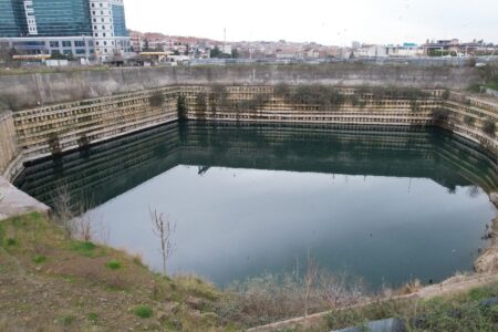 In Istanbul wurden die Bauarbeiten eingestellt: Google Maps zeigte es als See an