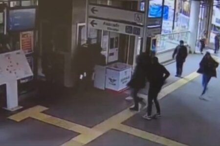 Messerangriff auf weibliche Sicherheitskräfte am Marmaray-Bahnhof in Istanbul!  Diese Momente…