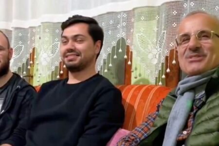 Minister Uraloğlu traf sich in Trabzon mit jungen Menschen