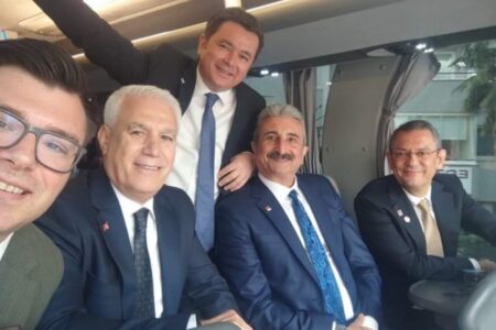 Neuer Skandal in der KWK!  Der Bursa-Kandidat Mustafa Bozbey setzt bei seiner Arbeit städtische Mitarbeiter ein