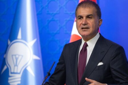 Ömer Çeliks Reaktion auf Özgür Özels „Putsch“-Worte
