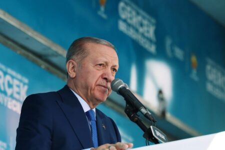 Präsident Erdoğan setzt seine Kundgebungen zur Kommunalwahl fort