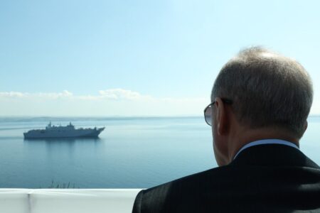 Präsident Erdoğan: TCG Anadolu ist in den Dardanellen