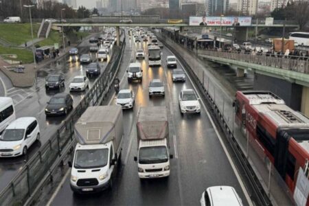 Regenwetter in Istanbul: Verkehrsprobleme dauern an