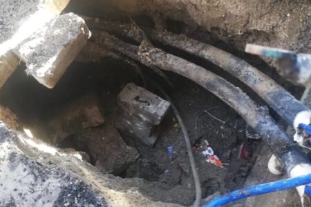 Sie bezogen illegal Strom aus der U-Bahn in Şırnak: Es brach ein Feuer aus
