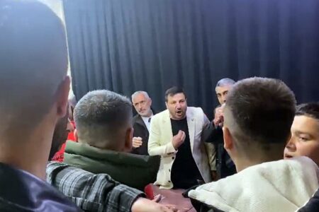YRP-Kandidat Davut Güloğlu diskutierte im Kaffeehaus mit den Bürgern