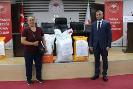124 Tonnen Kichererbsensamen wurden an Produzenten in Çorum, der Hauptstadt der Kichererbsen, verteilt.
