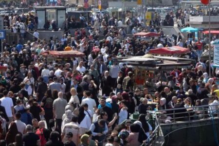 Am letzten Feiertagstag kam es in Eminönü zu einem Andrang.
