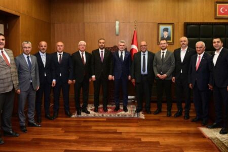 Beispieltisch aus Kahramanmaraş: Fırat Görgel traf sich mit allen Führungskräften