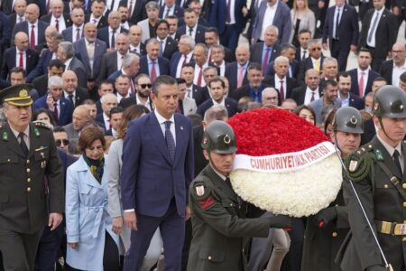 Besuch einer CHP-Delegation in Anıtkabir