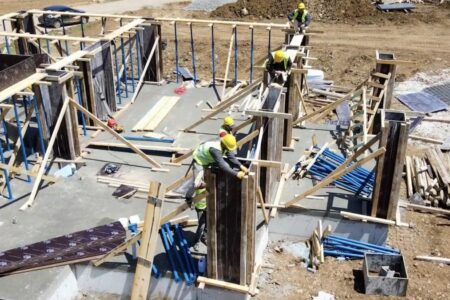 Die Bau- und Renovierungsarbeiten im Erdbebengebiet wurden während der Feiertage ununterbrochen fortgesetzt.