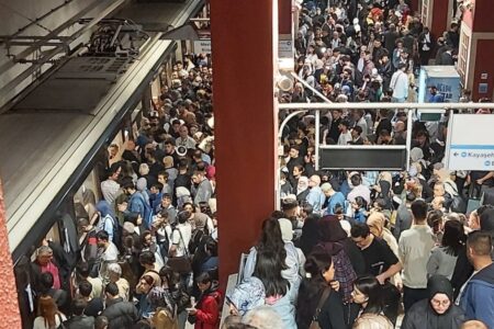 Die Einwohner Istanbuls begannen die neue Woche mit einer U-Bahn-Störung