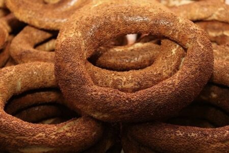 Die Genehmigung des Ministeriums ist für die Festsetzung des Simit-Preises zwingend erforderlich.
