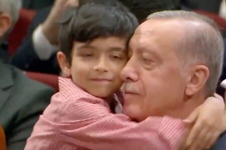 Die Liebe des kleinen Jungen zu Präsident Erdoğan erwärmte die Herzen