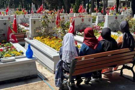 Ein bittersüßer Feiertag auf dem Edirnekapı-Märtyrerfriedhof: Unser einziger Trost ist, dass er den Märtyrertod erlitten hat …