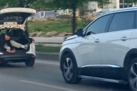 Gefährliche Reise während der Fahrzeugschießerei in Bursa
