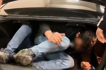 Illegale Einwanderungsoperation in Edirne!  Sie kamen aus dem Kofferraum des Autos