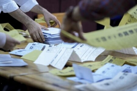 Im Bezirk Ürgüp und in der Stadt Büyükkarıştıran werden die Wahlen erneuert.