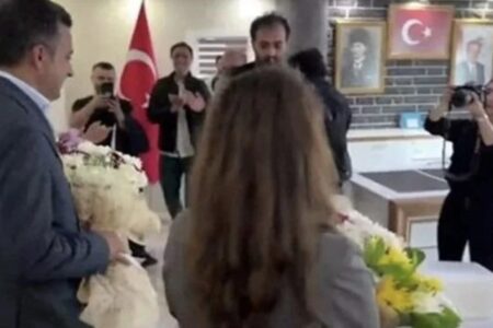 Im Zusammenhang mit den Ereignissen in der Gemeinde Diyarbakır Sur wurde ein Haftbefehl erlassen.