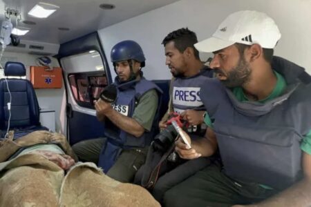 Israel greift Flüchtlingslager Nusayrat an: Arabischer Kameramann von TRT wurde verletzt