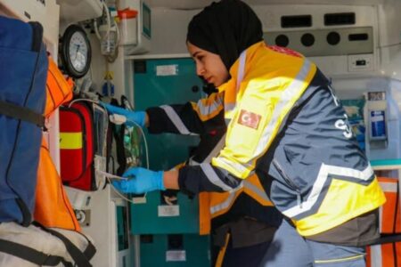 Mehr als 760.000 medizinische Fachkräfte sind während der Eid-Feiertage in 81 Provinzen im Einsatz.