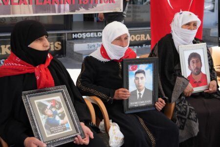 Mütter im Kinderdienst in Muş riefen ihren Kindern zu