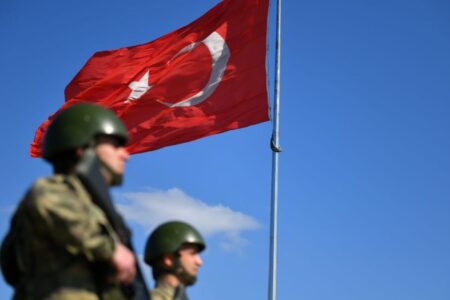 Neun Personen, die versuchten, illegal nach Griechenland zu gelangen, wurden gefasst