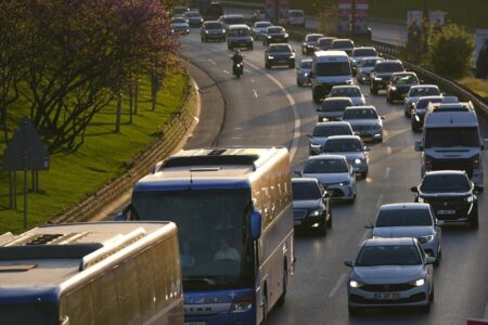 Regeln, die Autofahrer befolgen müssen, damit der 9-tägige Urlaub nicht zum Albtraum wird
