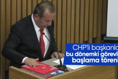 Tanju Özcan von CHP begann die neue Periode, indem er den Heiligen Koran berührte und einen Eid ablegte.
