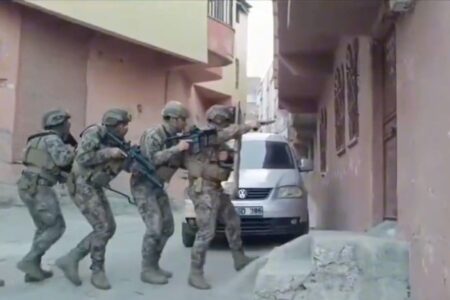 Terroranschlag in 34 Provinzen: 147 Menschen gefangen genommen