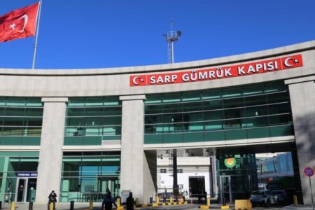 Während der Ferien kamen 183.000 Passagiere über das Grenztor Sarp ein und aus.