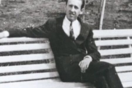 110. Geburtstag des Dichters Orhan Veli Kanık, der ohne Jacke starb