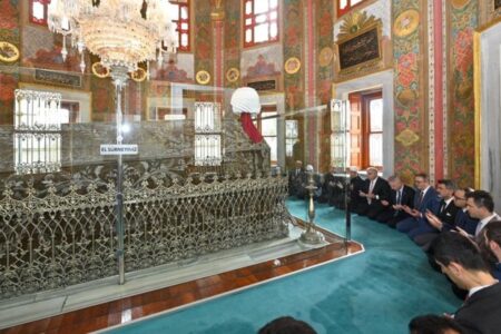 Am 543. Todestag von Fatih Sultan Mehmet wurde an seinem Grab gedacht