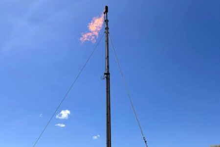 Das erste Feuer des Erdgases, mit dessen Förderung in Silivri begonnen wurde, wurde angezündet
