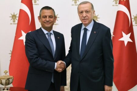 Das Treffen zwischen Präsident Erdoğan und Özgür Özel hat begonnen