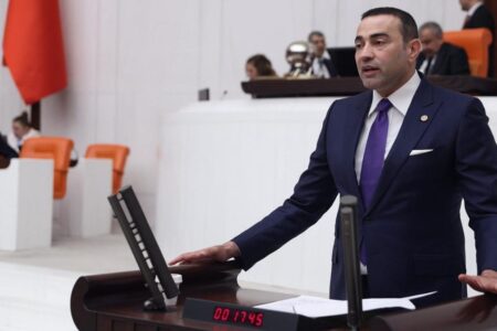 Der Abgeordnete von Antalya, Aykut Kaya, ist aus der Düzgün-Partei ausgetreten
