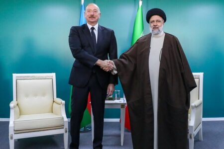 Der Hubschrauber des iranischen Präsidenten stürzte nach seinem Treffen mit Aliyev ab