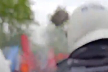 Der Polizist, der in Saraçhane, Istanbul, von einem Pflasterstein am Kopf getroffen wurde, starb
