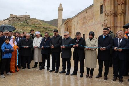 Die Große Divriği-Moschee in Sivas wurde wieder für den Gottesdienst geöffnet