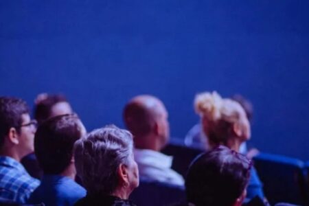Donnerstag, 25. April: Im Kino