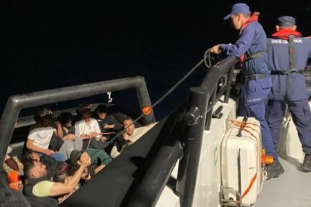 Eine lebensbedrohliche Situation in den Gewässern von Izmir: 47 Einwanderer wurden gerettet