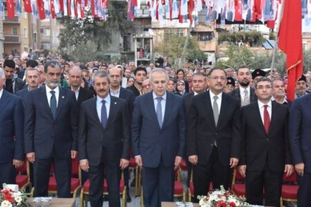 Es tauchten Szenen der blockierten städtischen Transformationszeremonie in Hatay auf