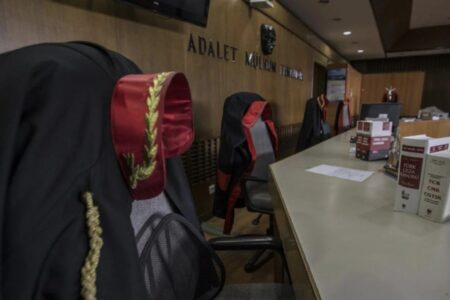 Gegen den Anwalt, der den Kopftuch-Richter in Ankara abgelehnt hatte, wurde eine Untersuchung eingeleitet