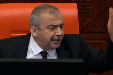 Im Parlament kam es zu einer Debatte zwischen Süreyya Lider und Mehmet Ali Çelebi