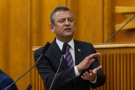 Özgür Özel sprach über das Problem der streunenden Hunde