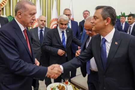 Präsident Erdoğan wird heute mit CHP-Chef Özgür Özel zusammentreffen