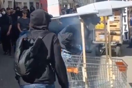 Sympathisanten der Terrororganisation PKK verbrannten in der Schweiz ein Bayraktar-TB2-Modell