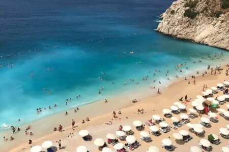 Türkiye beherbergte zwischen Januar und Mitte April 2024 12 Millionen 678 Tausend 959 Besucher